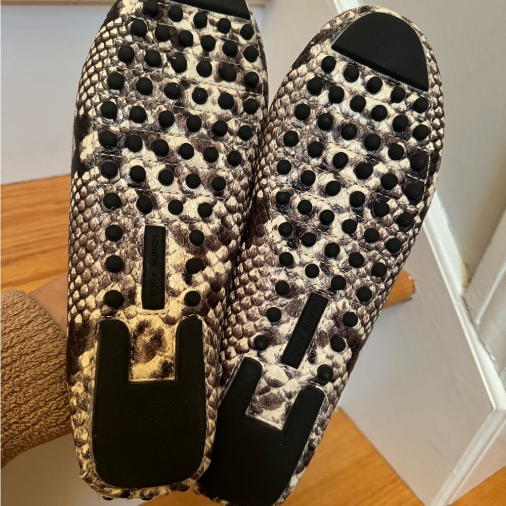 Tory Burch Women’s Loafers 9 - Picture 5 of 5